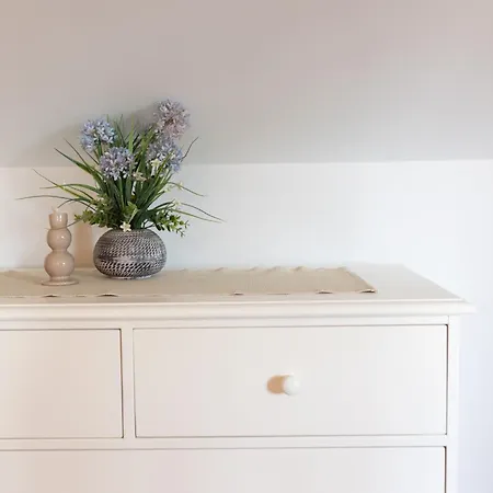 Stephanie Вилла *