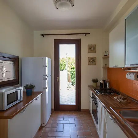 Stephanie Вилла *