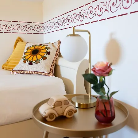 Stephanie Вилла *