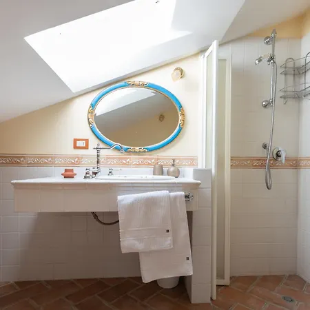 Stephanie Вилла