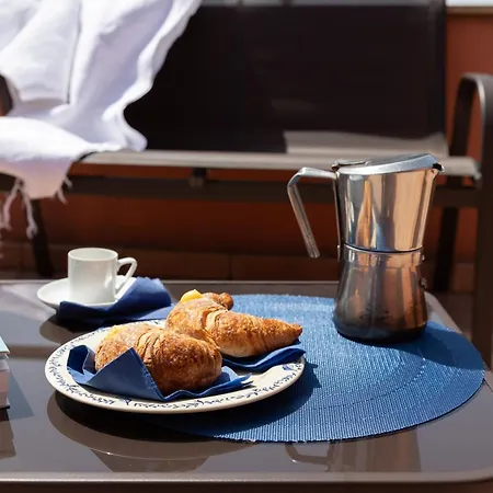 Stephanie Вилла *