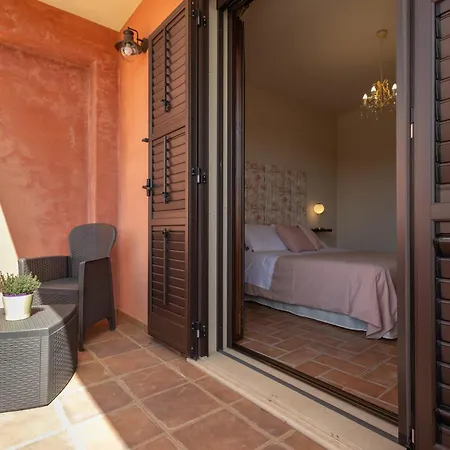 Stephanie Вилла *